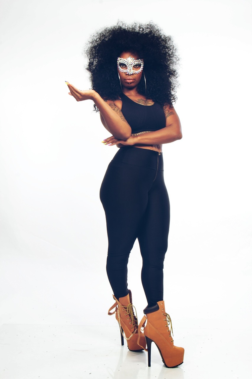 女生去掉所有服装没有小内: 打破传统边界的大胆时尚选择