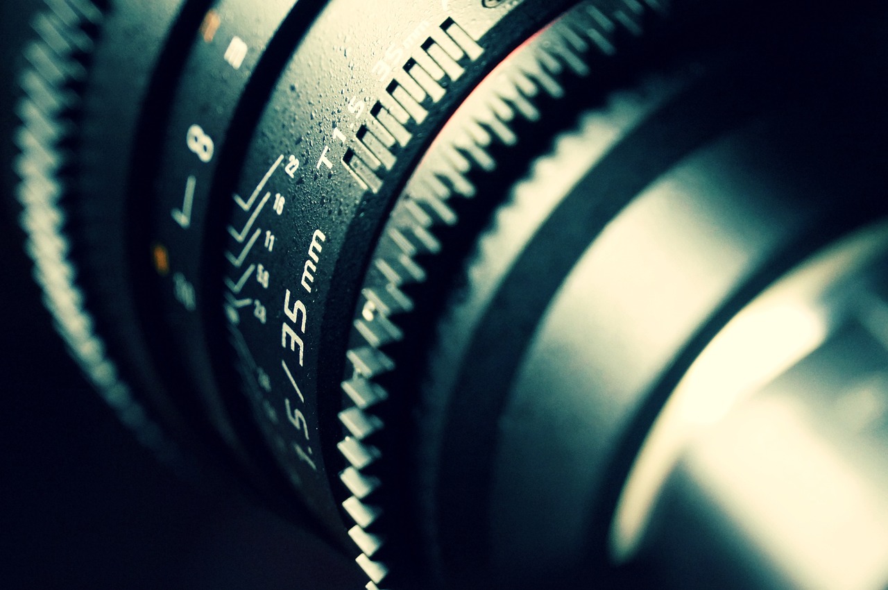 抖音风反差婊剪辑短视频小云云: 如何通过剪辑让平凡瞬间变得不平凡？