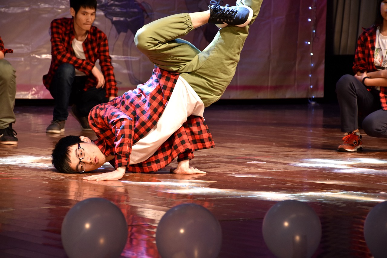 第五人格求生者人物大揭秘，各具特色的英雄们