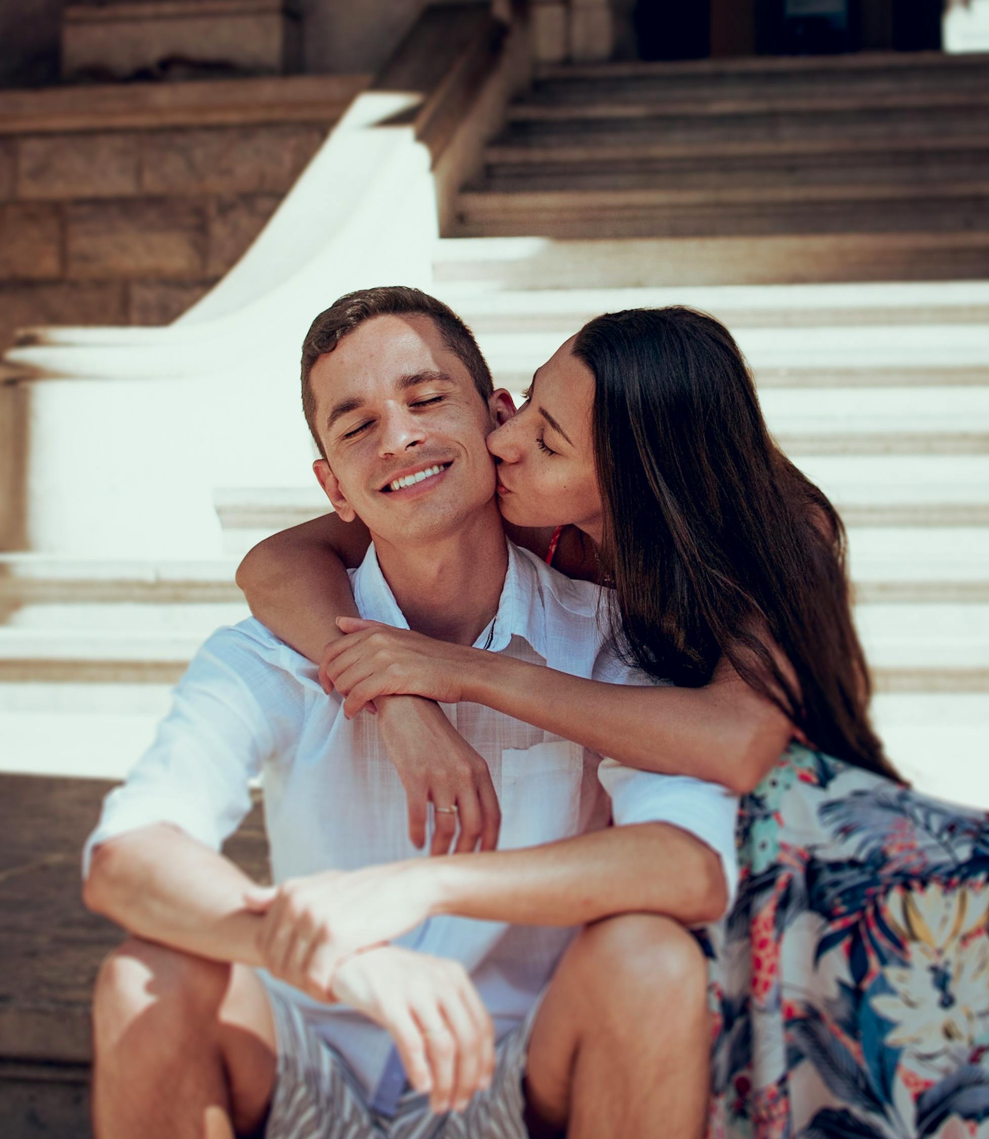 在外是亲兄妹回家我俩是夫妻: 爱的复杂与家庭的挑战