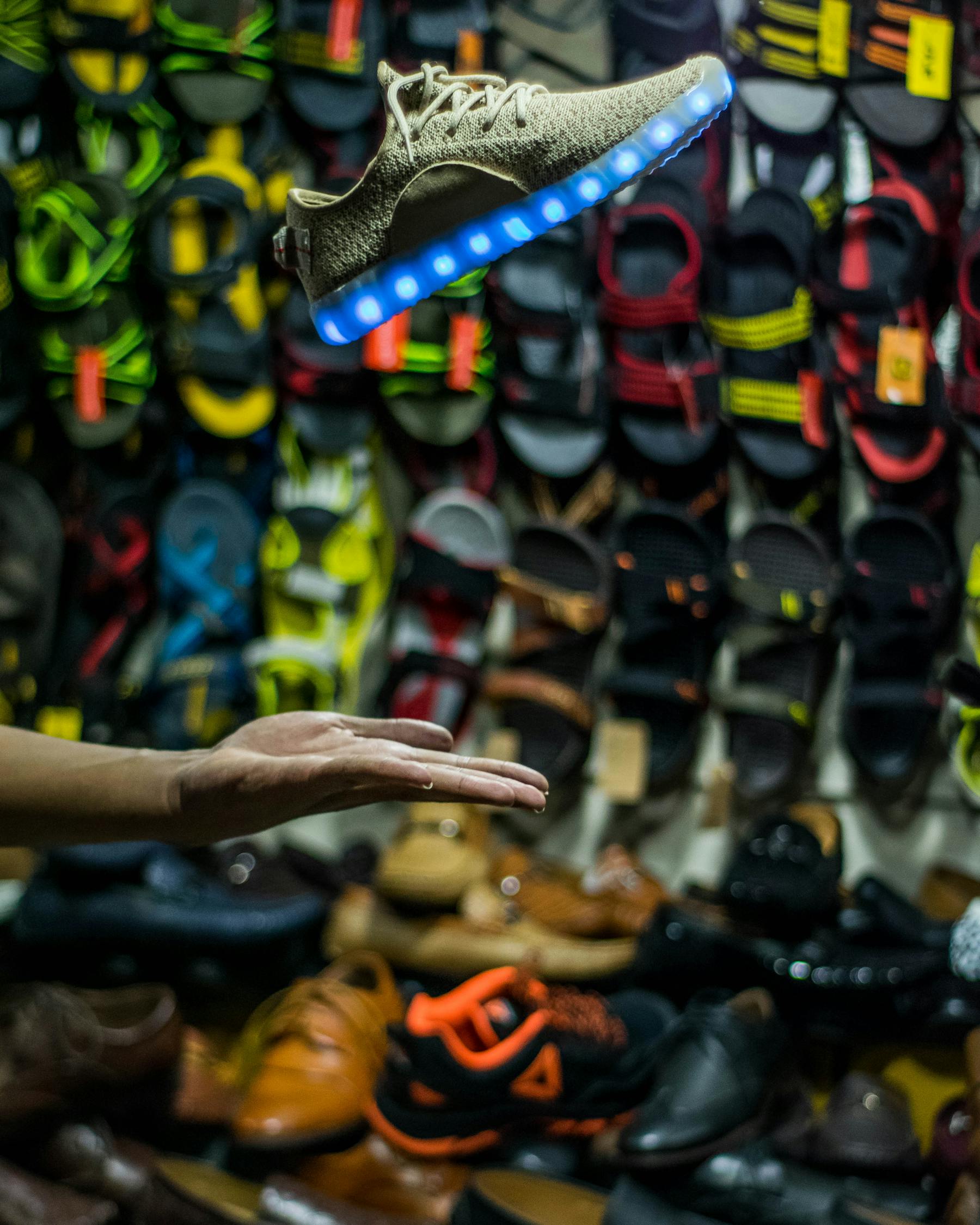 魔域摊位购物遭遇惊魂记，找回物品的奇幻经历