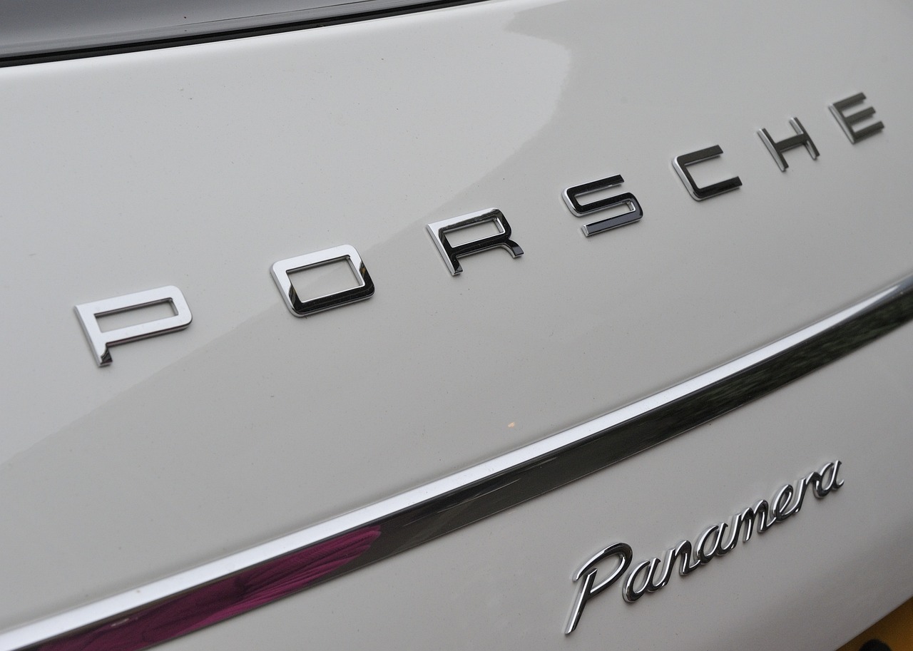 超凡先锋自瞄锁头辅助器最新版本: 最新功能解析与使用技巧