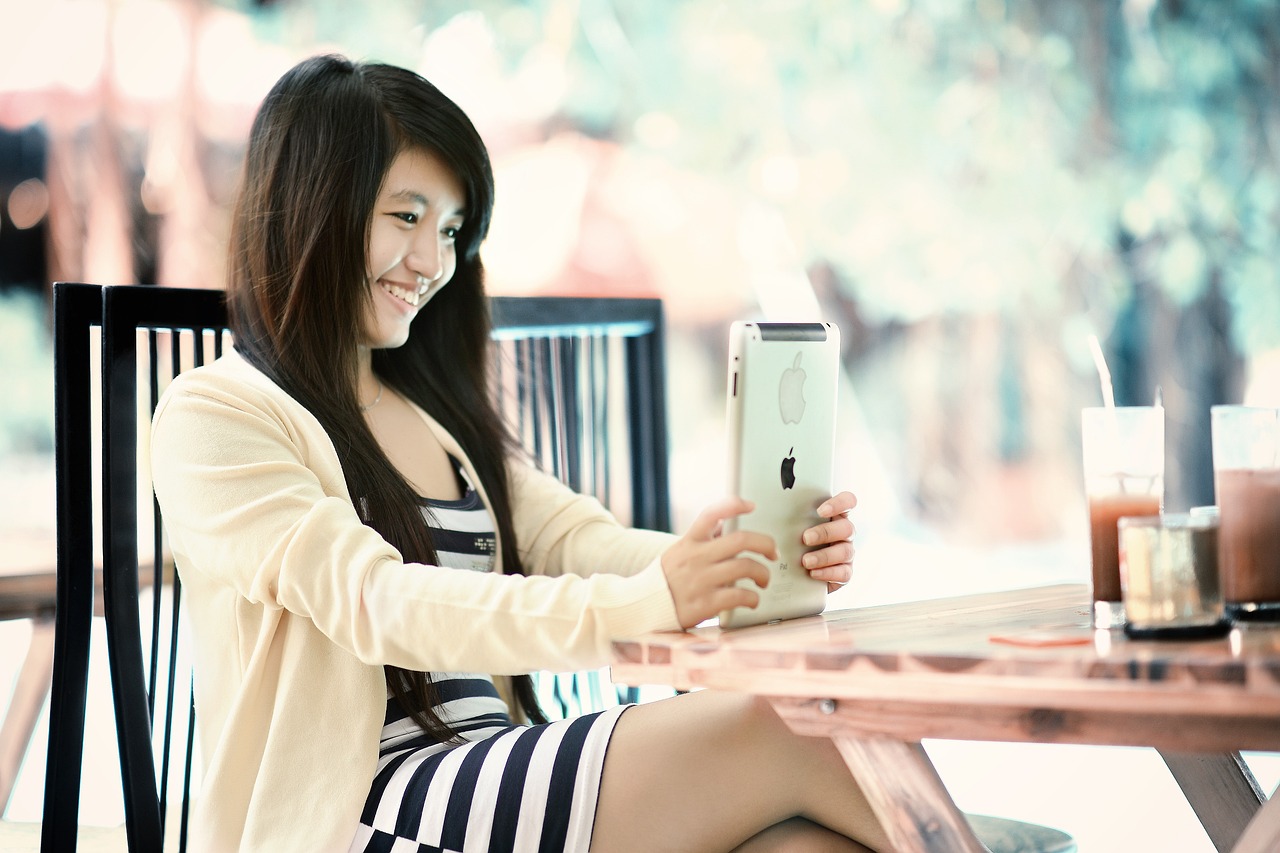 男生让美女吃下面App: 男性心理揭秘与女性响应的完美结合